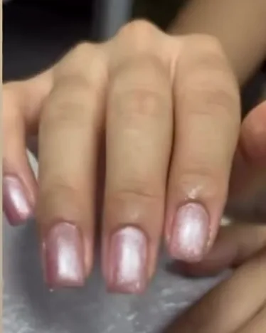 Жемчужный хром, короткая квадратная форма — Sadia Nails