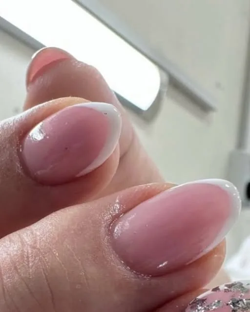 Нюдовый градиент, форма миндаль — Sadia Nails